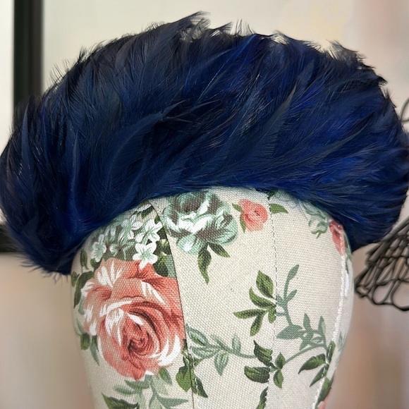 VINTAGE LADIES FEATHER HAT /Pillbox Likely from 30’s - 60’s ROYAL BLUE EUC - Picture 3 of 7